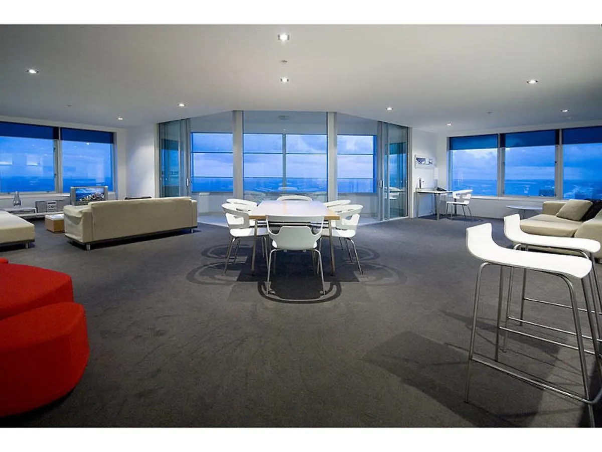 Queensland'S Tallest Resort Hamilton Avenue Surfers Paradise Gold Coast Apartment