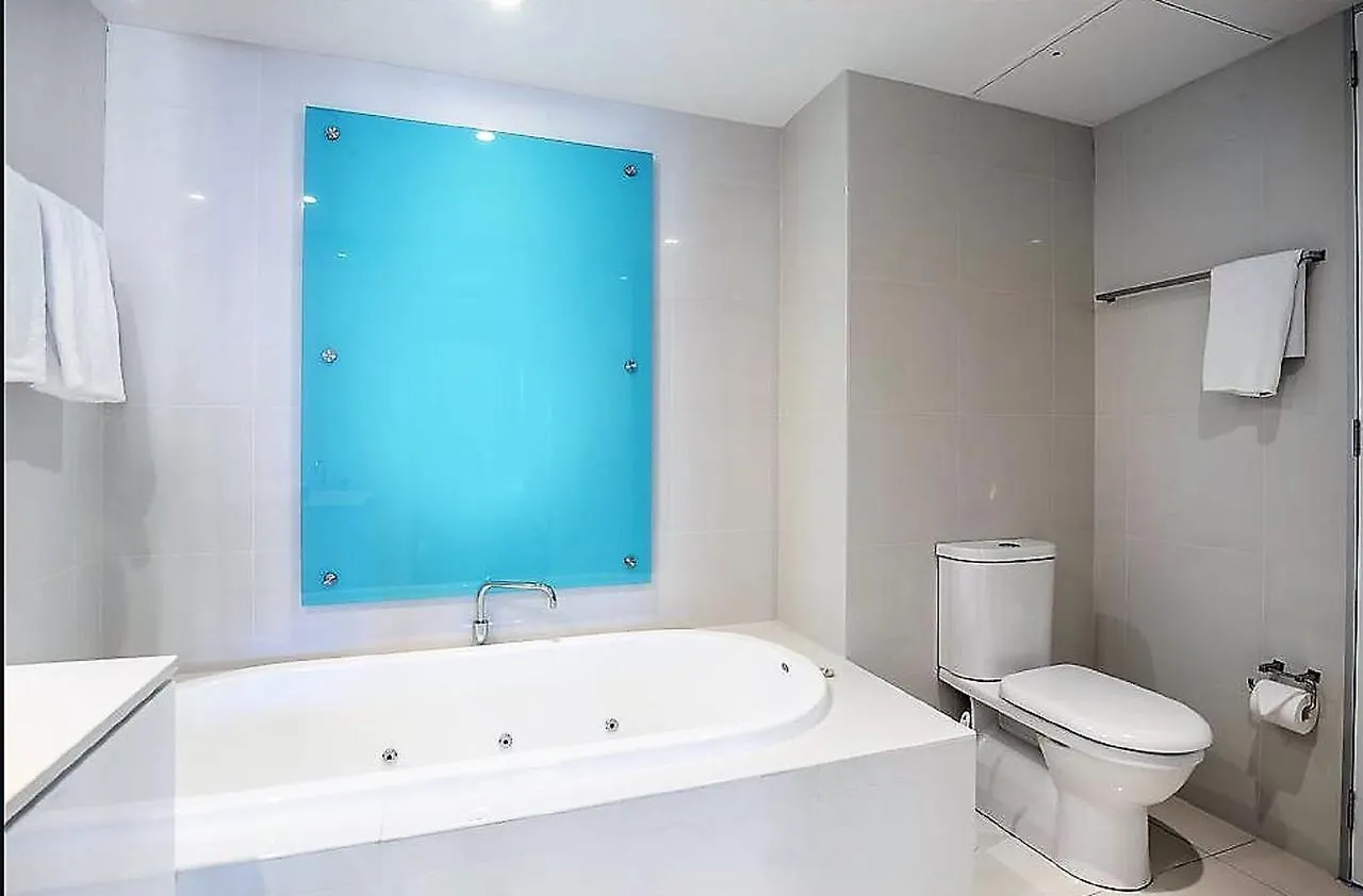 Apartment Queensland'S Tallest Resort Hamilton Avenue Surfers Paradise Gold Coast
