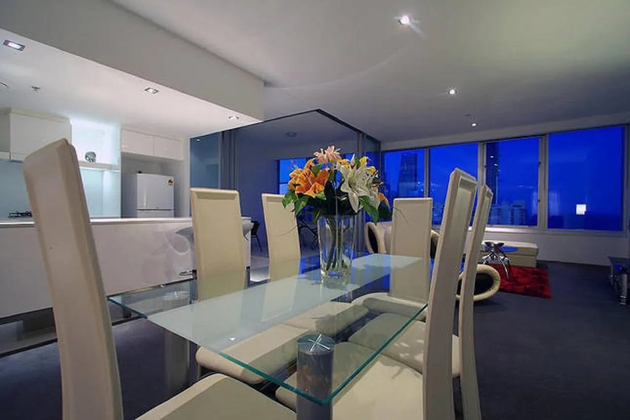 Apartment Queensland'S Tallest Resort Hamilton Avenue Surfers Paradise Gold Coast Australia