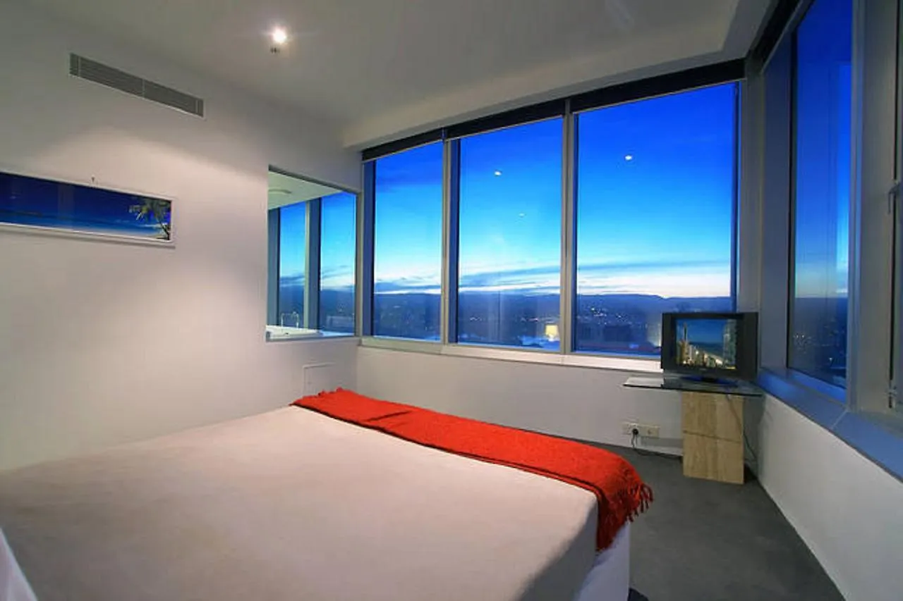 Apartment Queensland'S Tallest Resort Hamilton Avenue Surfers Paradise Gold Coast