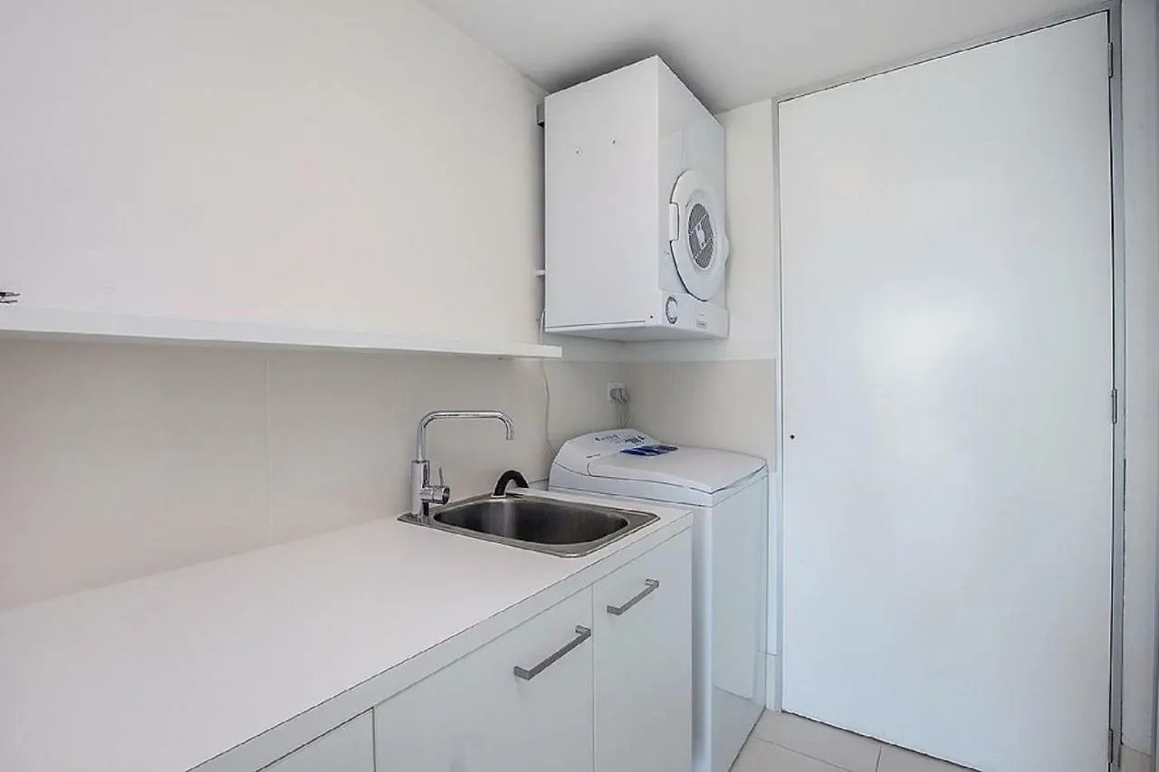 Apartment Queensland'S Tallest Resort Hamilton Avenue Surfers Paradise Gold Coast Australia